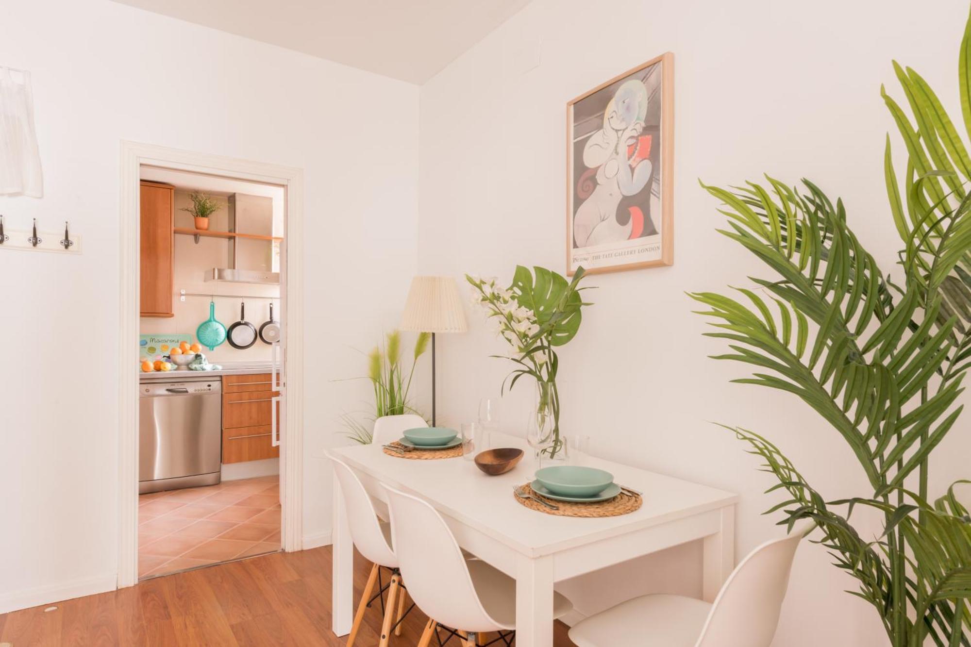 Séjour chez l'habitant Cozy And Stylish With Natural Light And Vibrant Decor Madrid