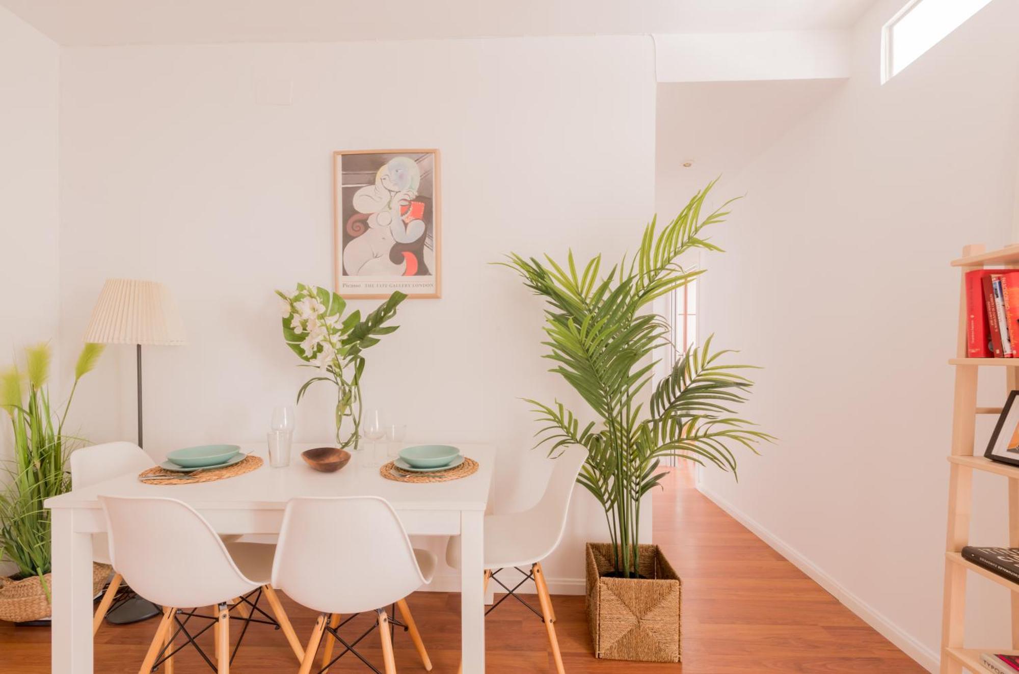 Cozy And Stylish With Natural Light And Vibrant Decor Séjour chez l'habitant