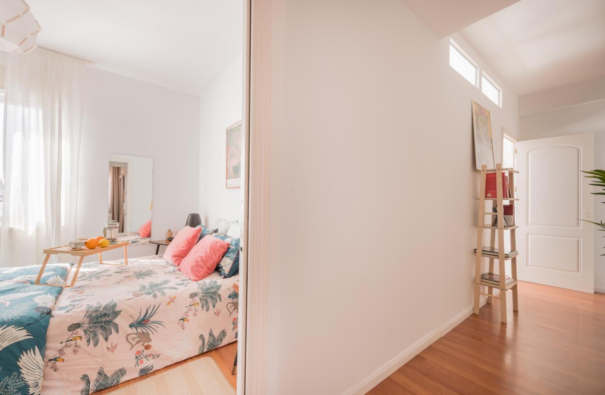 Séjour chez l'habitant Cozy And Stylish With Natural Light And Vibrant Decor Madrid
