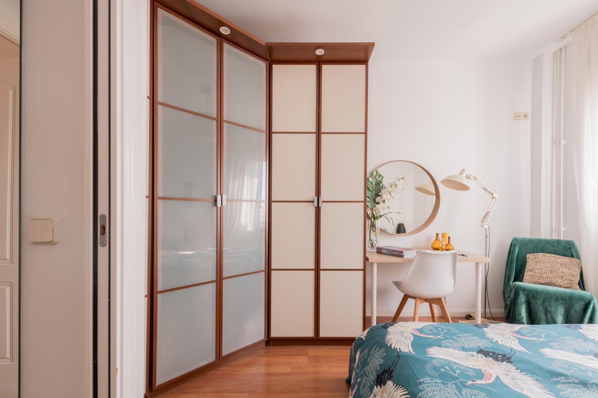 Séjour chez l'habitant Cozy And Stylish With Natural Light And Vibrant Decor Madrid